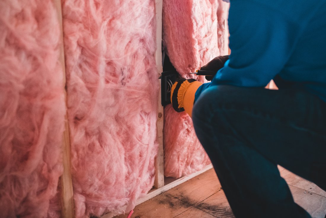 Photo by Erik Mclean on Unsplash Innendämmung Baustelle Haus