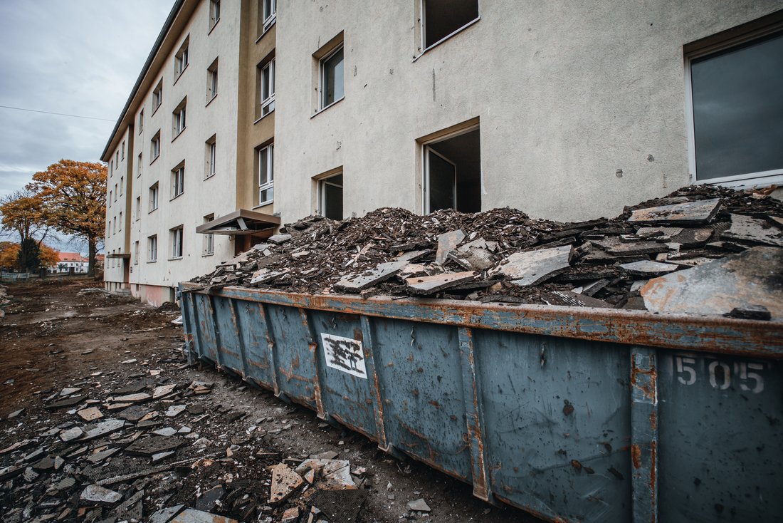 Foto: Timon Reinhard/Unsplash Mehrfamilienhaus in Sanierung